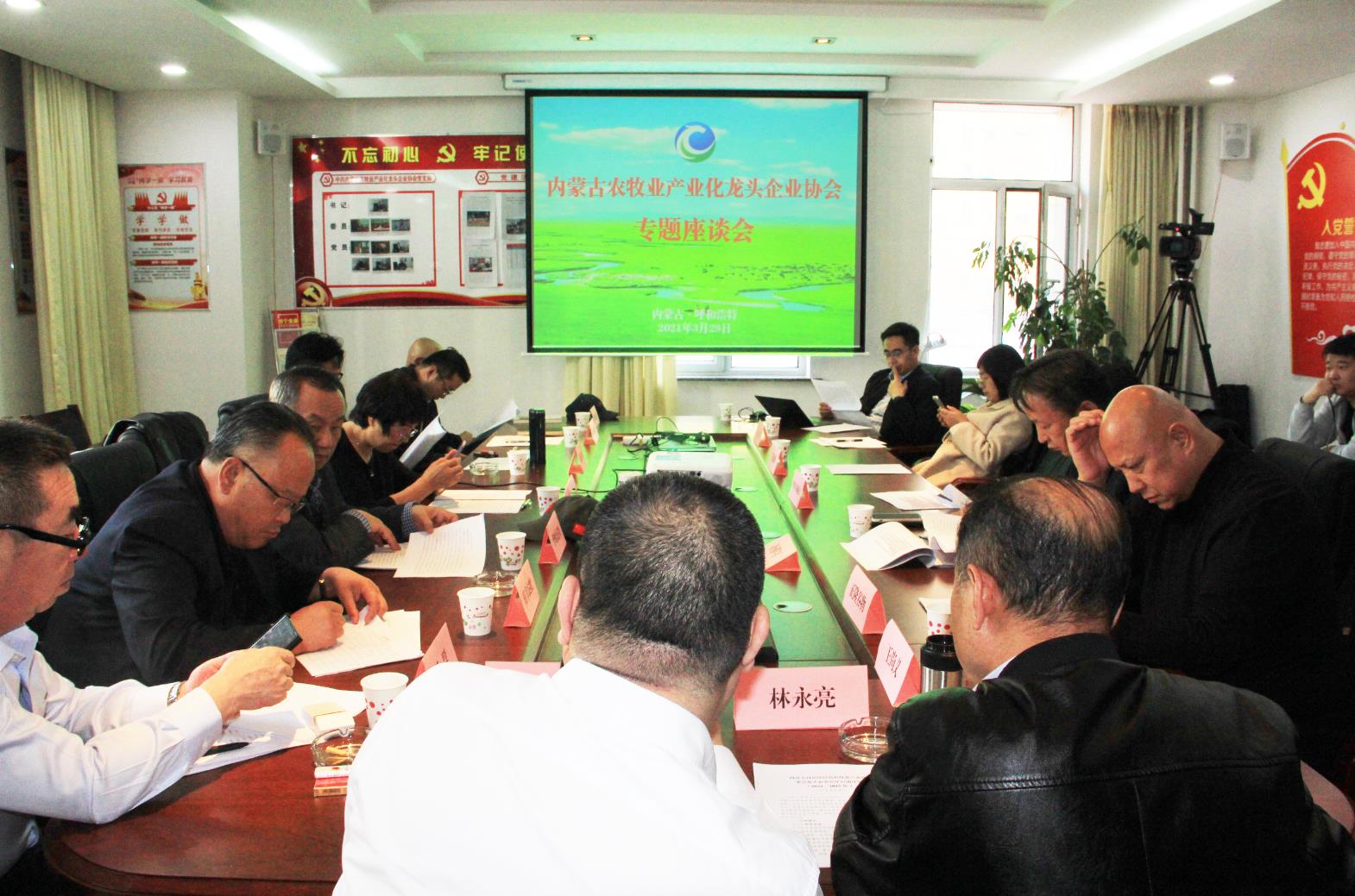 建言獻策，充分發(fā)揮協(xié)會的組織協(xié)調(diào)能力