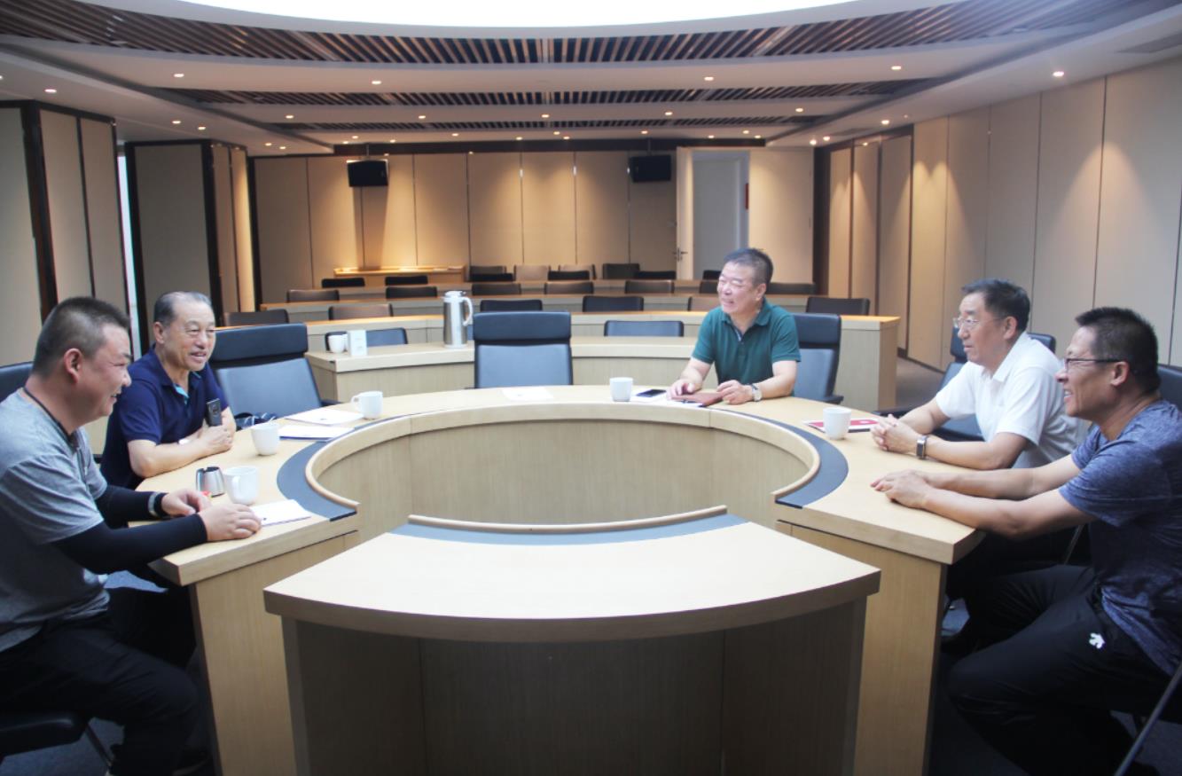 林永亮執(zhí)行會(huì)長到部分申報(bào)“名優(yōu)特”認(rèn)定的企業(yè)進(jìn)行實(shí)地調(diào)研