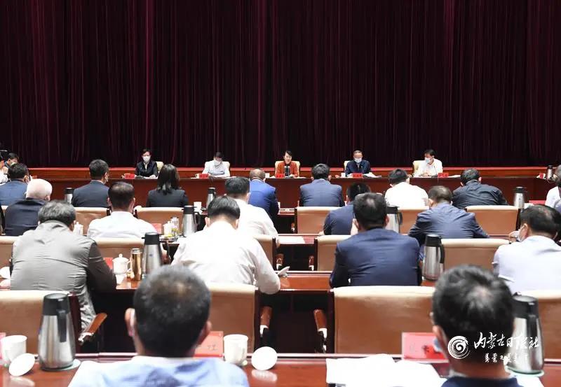 王莉霞主席主持召開自治區(qū)民營企業(yè)座談會，周勇會長作專題匯報